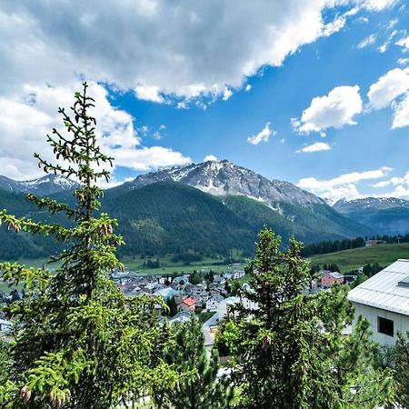 Chesa Flurigna - Zuoz Apartman Kültér fotó