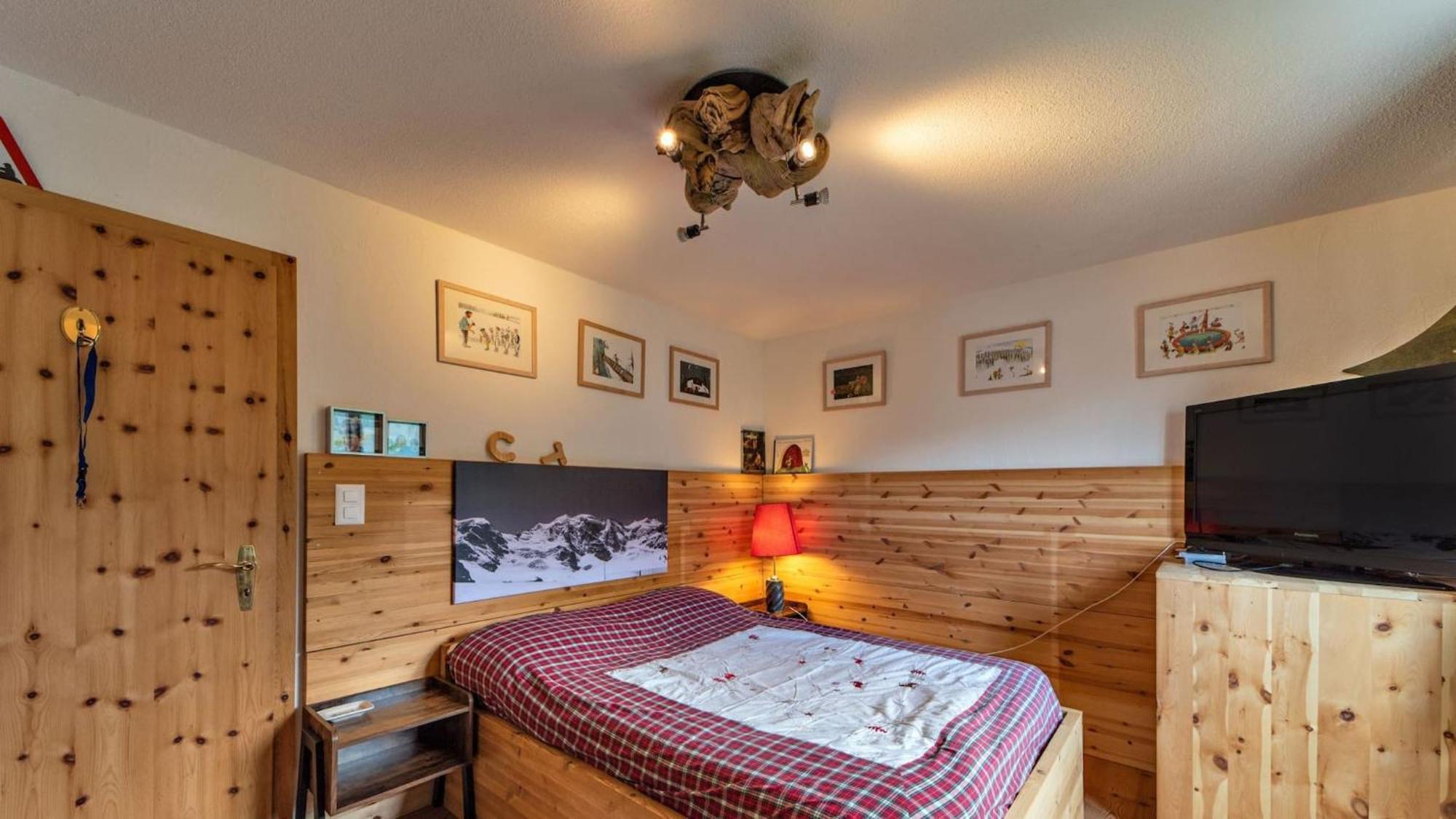 Chesa Flurigna - Zuoz Apartman Kültér fotó
