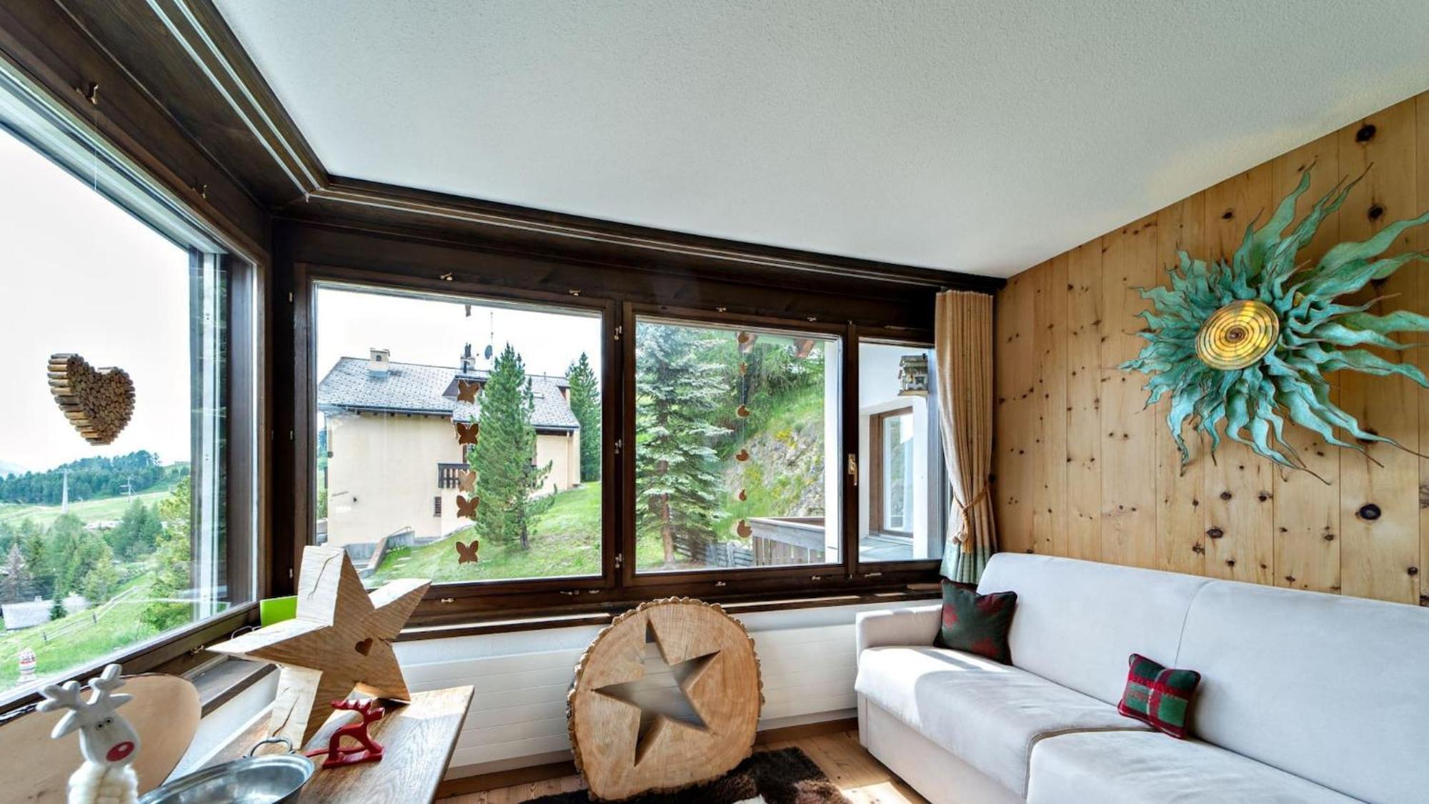 Chesa Flurigna - Zuoz Apartman Kültér fotó