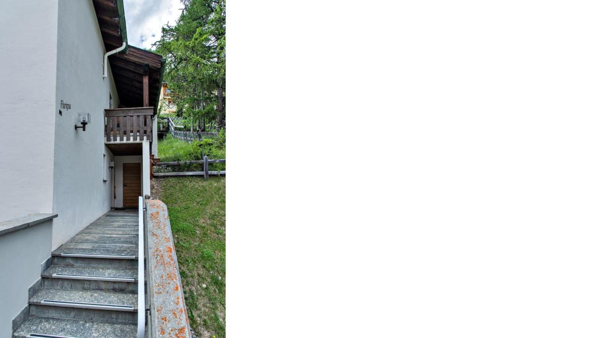 Chesa Flurigna - Zuoz Apartman Kültér fotó