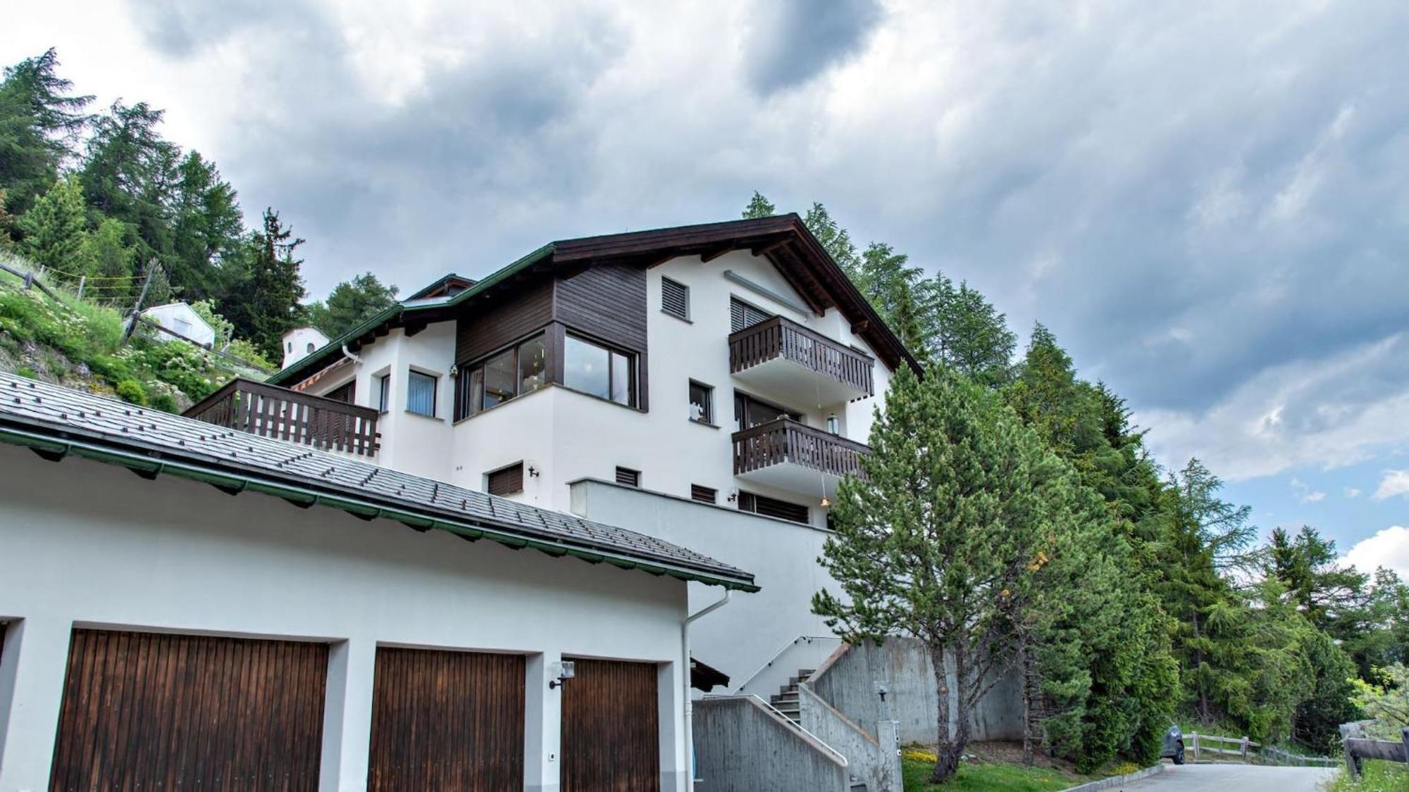 Chesa Flurigna - Zuoz Apartman Kültér fotó